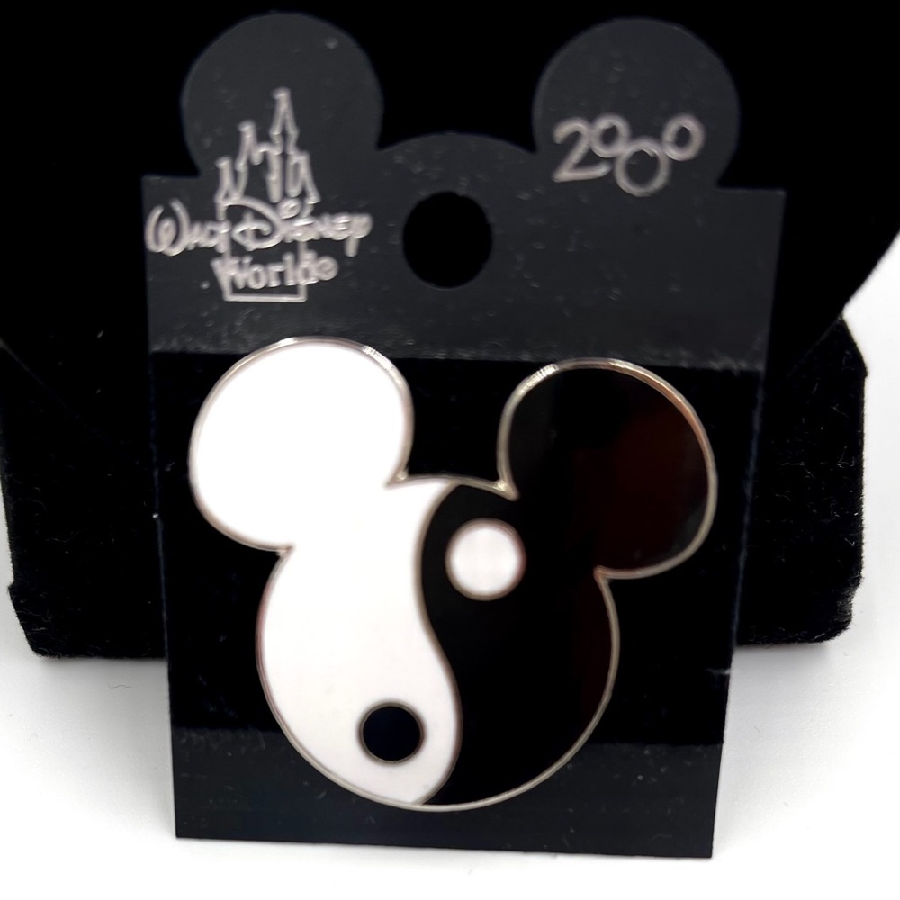 Disney Mickey Mouse Yin Yang Collector’s Pin 2000